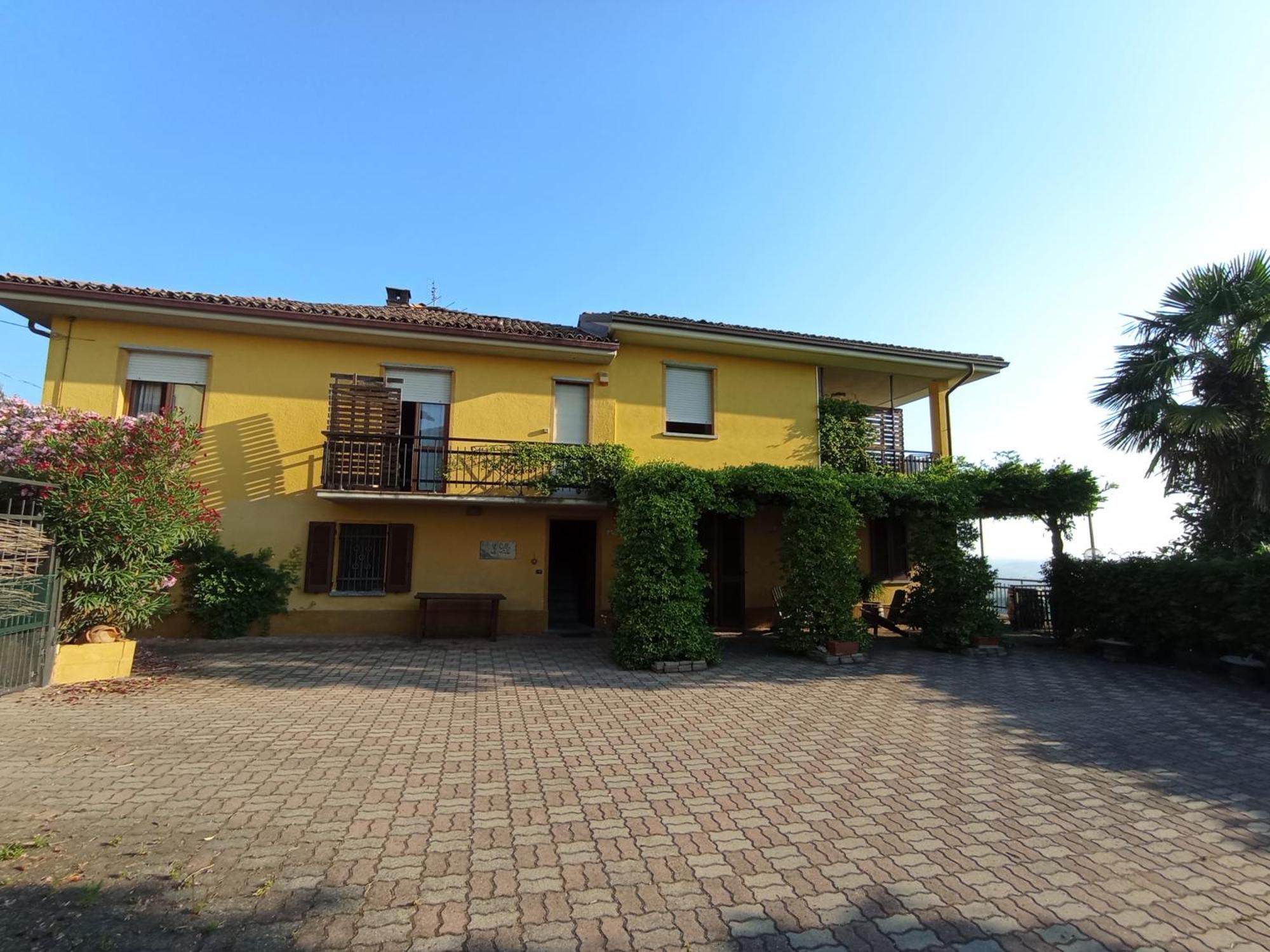 Casa Vacanza Il Colle Del Vento Calosso 外观 照片